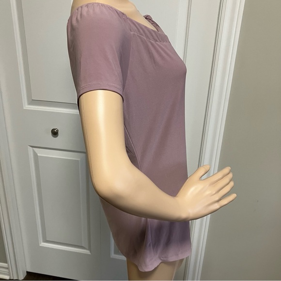 Liz McCoy | Mauve shortsleeve Top with Bow Detail - Picture 3 of 7